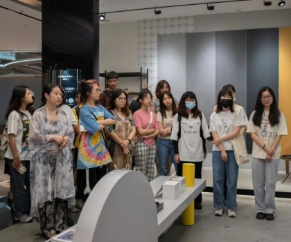 產(chǎn)學(xué)設(shè)計(jì)專訪 | 王琪：人才培養(yǎng)需打開向外看的通道，學(xué)生應(yīng)成為藝術(shù)賦能產(chǎn)業(yè)的實(shí)踐者