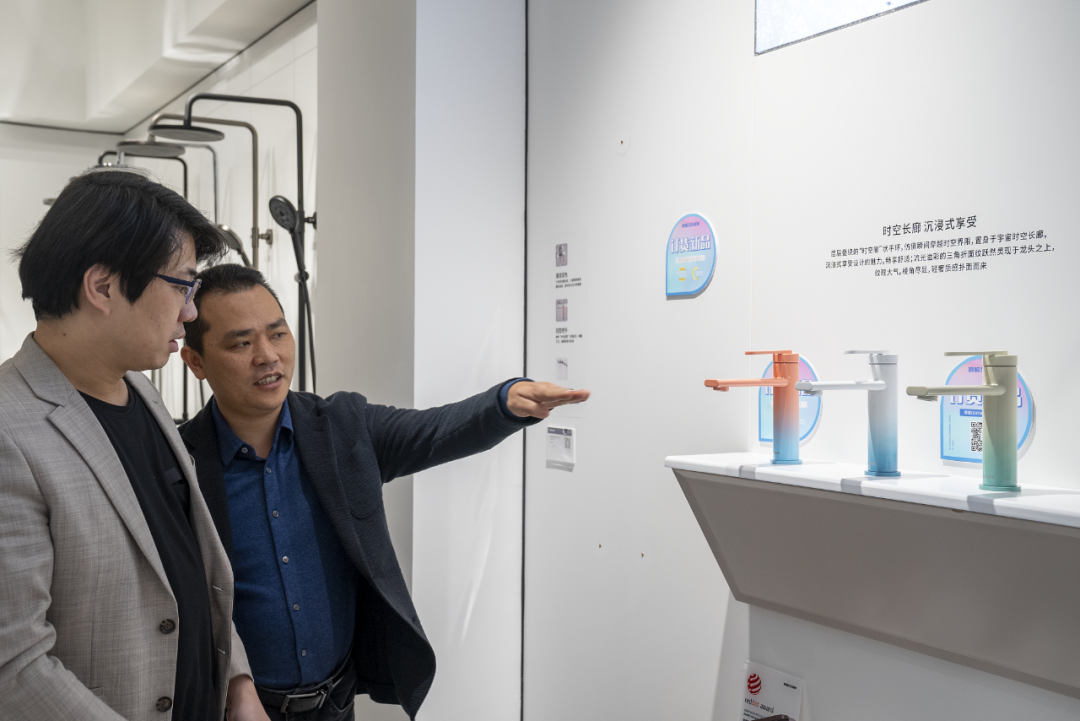 1678596152212152.png 邵唯晏與中建協(xié)室內(nèi)設(shè)計(jì)委一行蒞臨浪鯨衛(wèi)浴參觀交流4.png