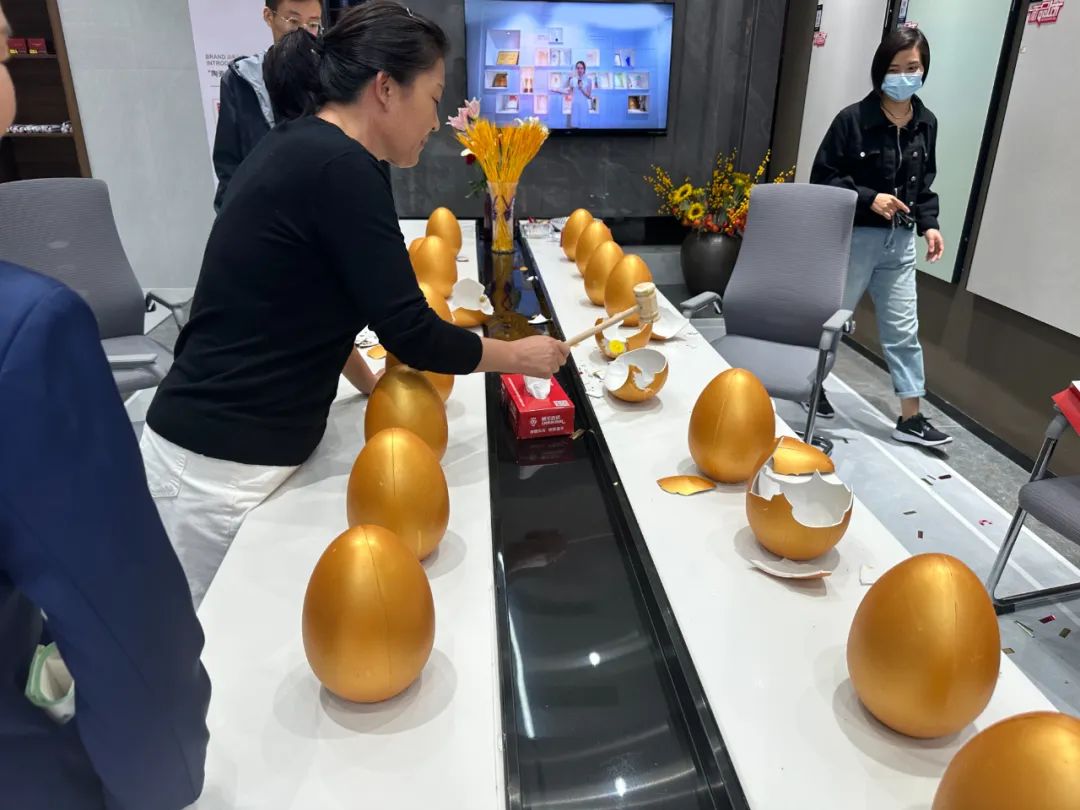 1697179059230384.jpg 獅王瓷磚萬人火花節(jié)全國巡回賽棗莊站火爆全城12.jpg