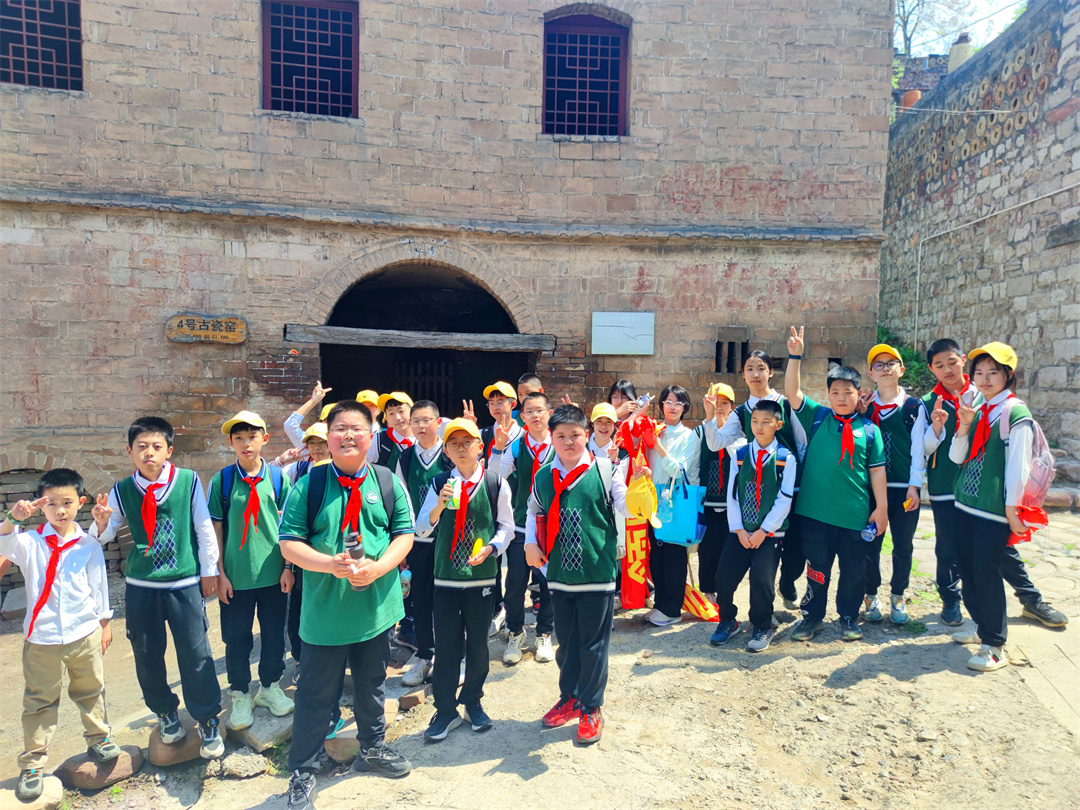石家莊市盛世長安小學(xué)走進井陘南橫口村開啟傳統(tǒng)文化研學(xué)之旅A01.jpg